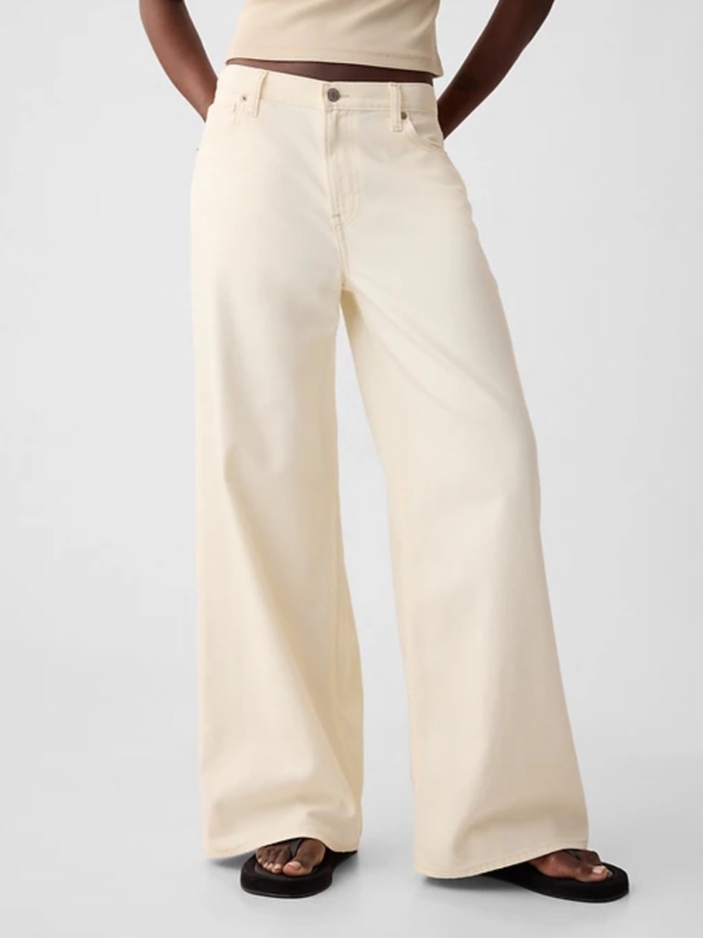 GAP Mid-Rise Ultra Soft Wide Leg Jeans in Creamy Off-White 27